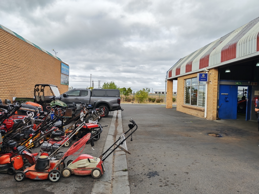 To Let commercial Property for Rent in Somerset West Business Park Western Cape